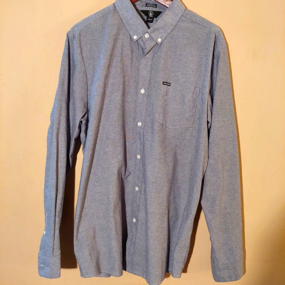 Volcom modern fit gray button down casual shirt. Size XL
